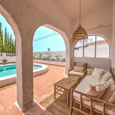 In Mediterranean Style With Private Pool Semesterbostad
