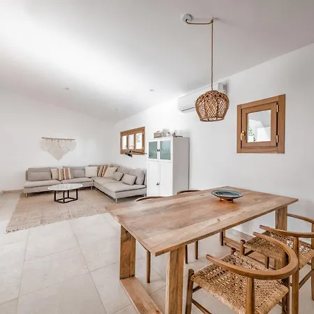 Будинок відпочинку In Mediterranean Style With Private Pool