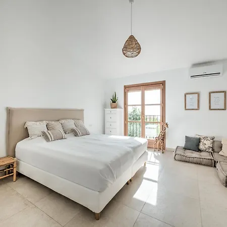 בית נופש In Mediterranean Style With Private Pool נרחה