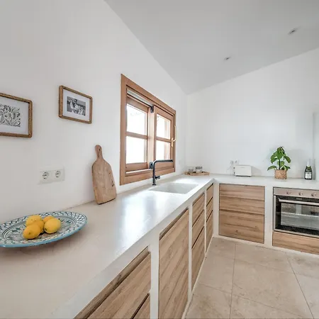 בית נופש In Mediterranean Style With Private Pool *