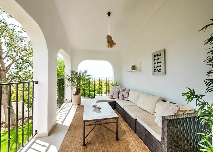 펜션 In Mediterranean Style With Private Pool *