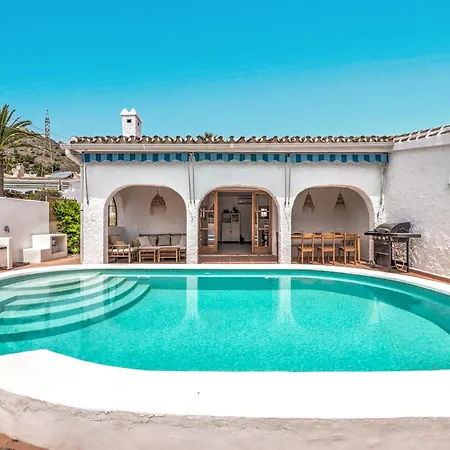 בית נופש In Mediterranean Style With Private Pool *